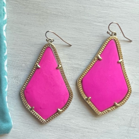 Kendra Scott Alexandra Gold Drop Earrings in Magenta Magnesite - Picture 3 of 4